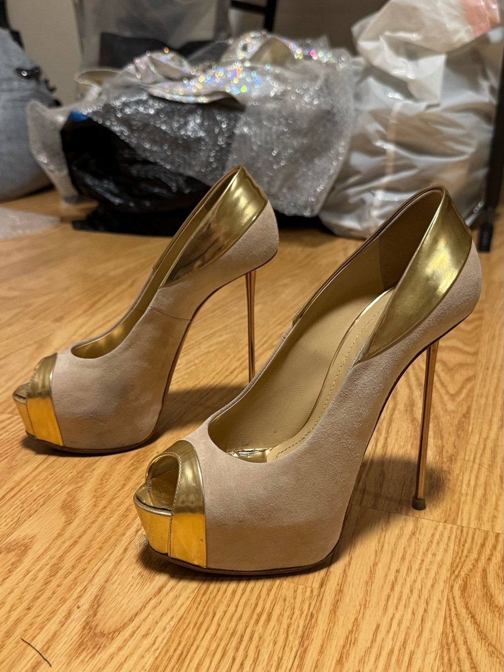 Gianmarco Lorenzi Beige and Gold Peep-Toe Pumps EU 38.5 / US 8 - Picture 15 of 16
